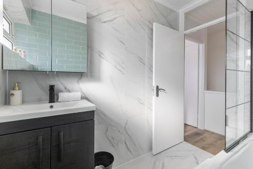 Shard View 2Br Next Tower Bridge Apartment London Ngoại thất bức ảnh